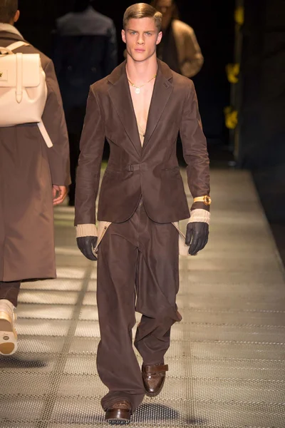 Look 38